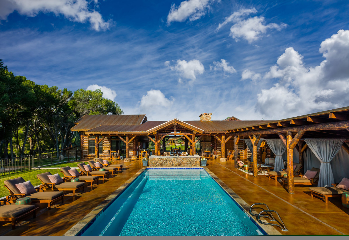Magee_Exterior_Pool